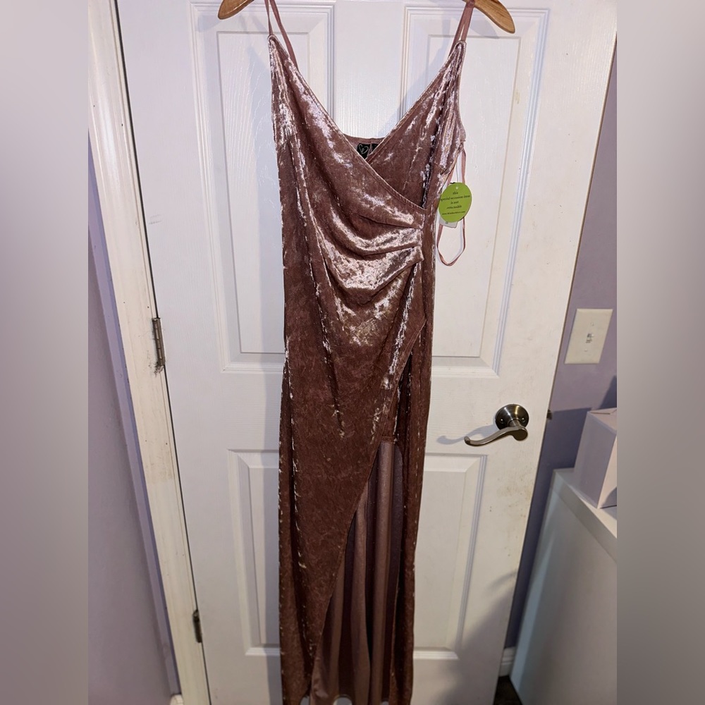 PINK VELVET WINDSOR PROM DRESS NWT